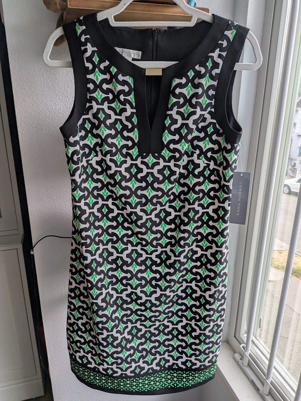 London Times NWT Sleeveless Sheath Dress 6 - Black/Green Graphic Key Pattern